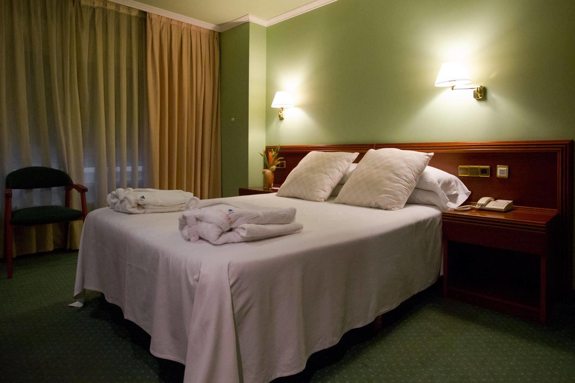 Hotel Villa De Marín Buitenkant foto